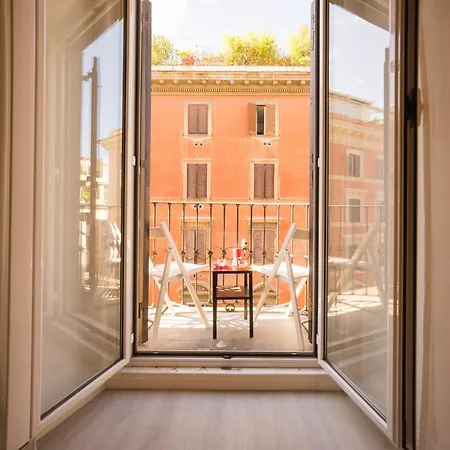 La Finestra Sui Palazzi Di Roma Apartment
