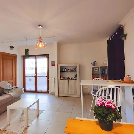 Marika'S Cozy Home With Large Balcony