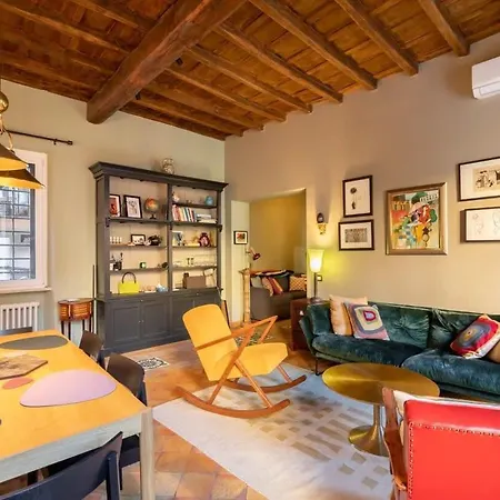 Campo De Fiori Stylish Apartment