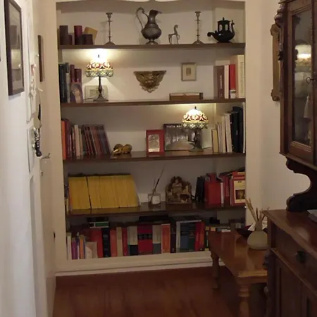 Italian Romance - A Fine Apartment In Rome