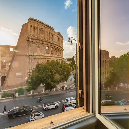 Iconic Apartment With Unique Colosseum View