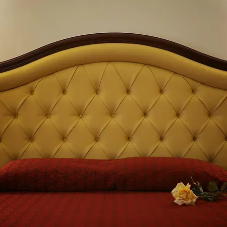 Domus Augusta Bed & Breakfast