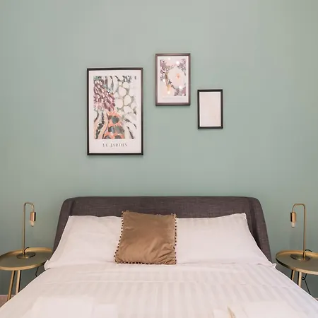 The Best Rent - Bright Three-Bedroom Apartment Along The Tiber River