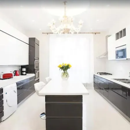 Bella Casa Apartment