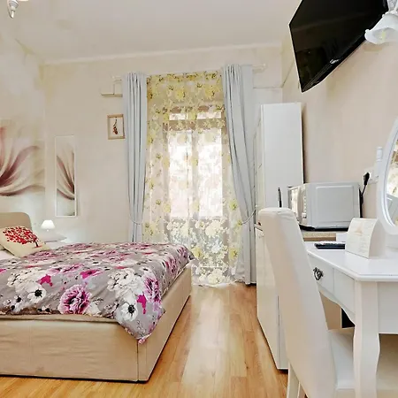 Deluxe Rooms And Chilling Jacuzzi Suite Guesthouse