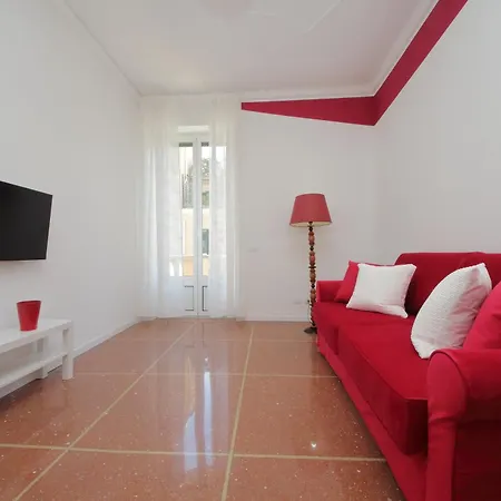 Ych-Vintage Flat Near San Giovanni