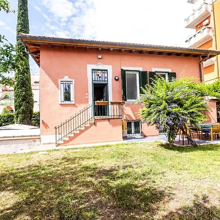 Lovely 2Br House In Beautiful Green Area