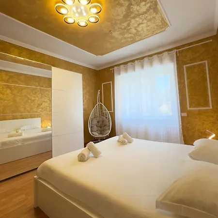Golden Essence Apartment - Terrace & Metro