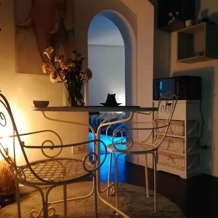 Little Gem In Trevi Fountain Apartment