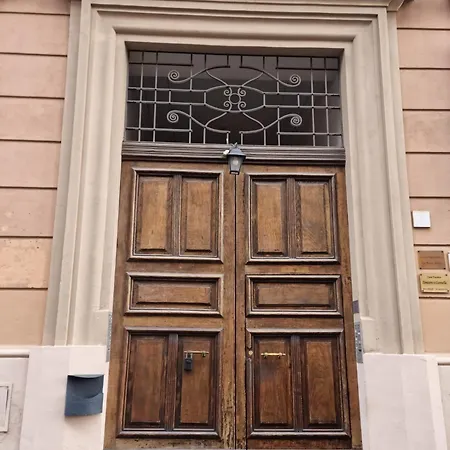 Nicolo, Pied-A-Terre Al Vaticano