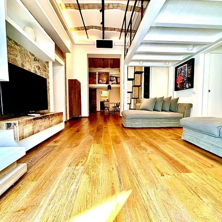 Buonarroti Art Home - Luxury Retreat For Couples