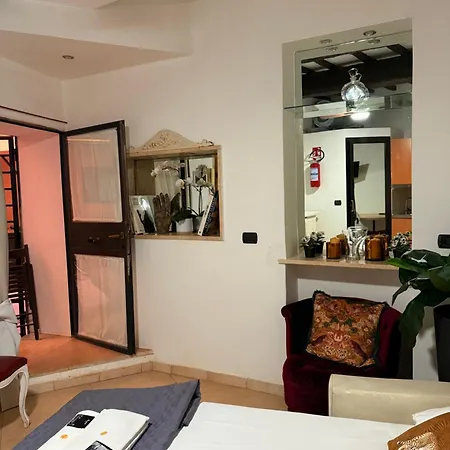Cartari Room 11