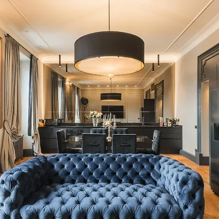 Mega Royal Suite