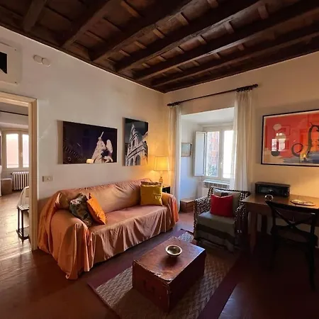 Renaissance Square, Bright Apt