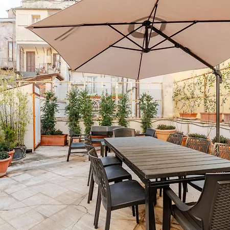 Ferienwohnung Casa Storica 4Bdr Con Terrazza A Campo De Fiori