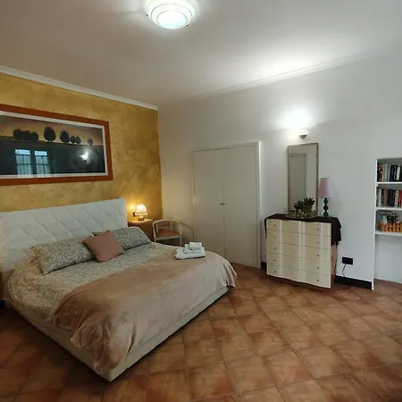 Piramide Gold Apartment