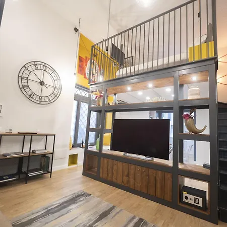 Design And Colorful Loft Near Villa Pamphili
