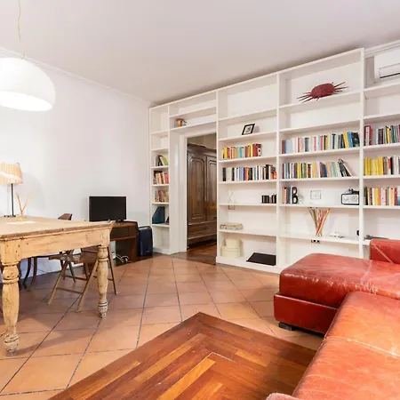 Elegant Apartment In Trastevere
