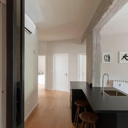 Modern Spacious Apartment On The Tevere
