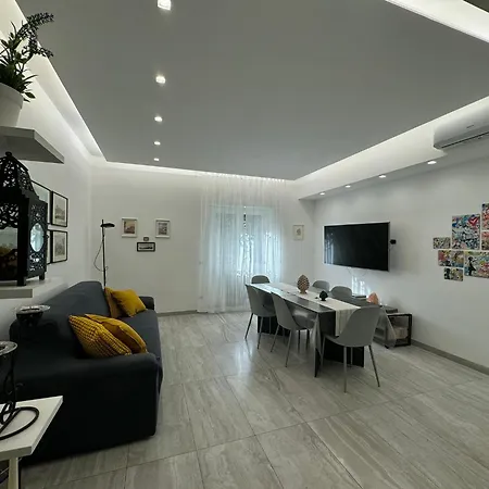 Elegant Escape By Ionio Metro Apartment