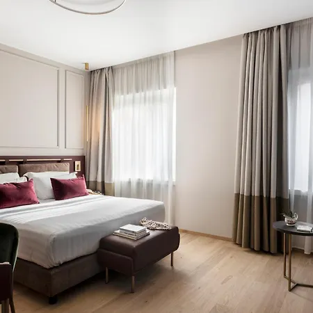 Adoro Hotel