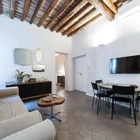 Trastevere Luxury, Ampia E Confortevole Location Sospesa Tra Design E Storia