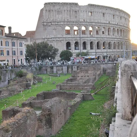 A Due Passi Dal Colosseo