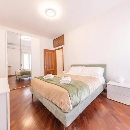 Easy Host Apt Casa Numitore