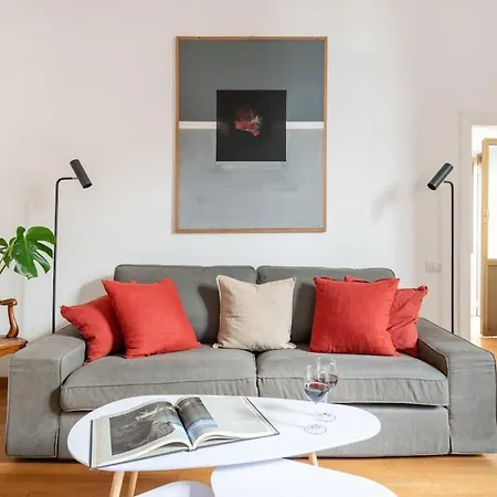 Quiet Retreat In Ancient Rome Apartment