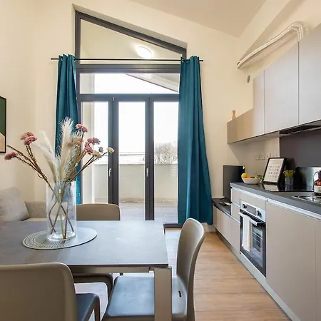 Urban Oasis With Balcony And Free Private Parking Appartement