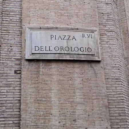 Home Piazza Dell'Orologio