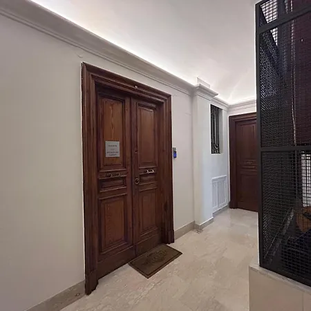 Lisa Vatican Rooms