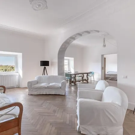 Vittorio Luxury Panoramic Apartment