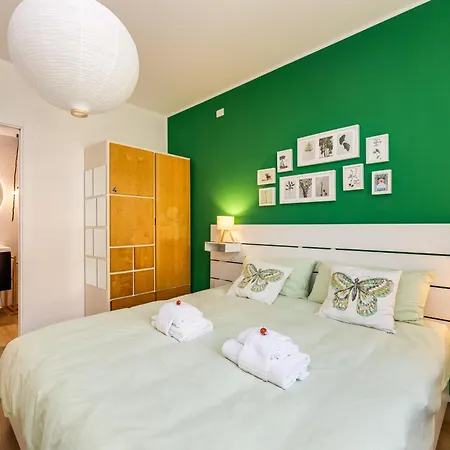 Vatican 10 Min Modern Apartment Ac, Wi-Fi, Netflix