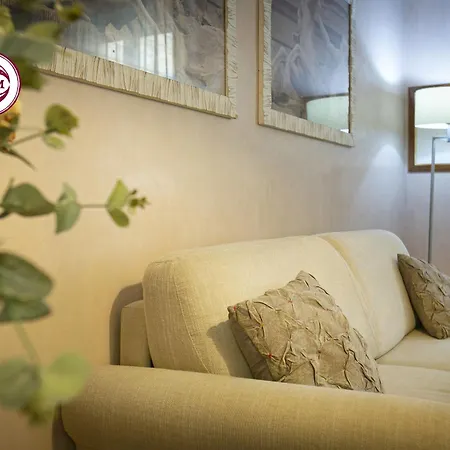 C M Piazza Cavour Elegant Flat Apartment