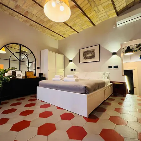 Hexa Apartment