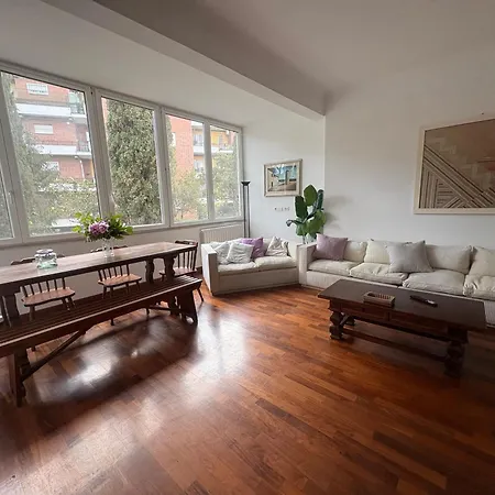 Laurina House Apartment