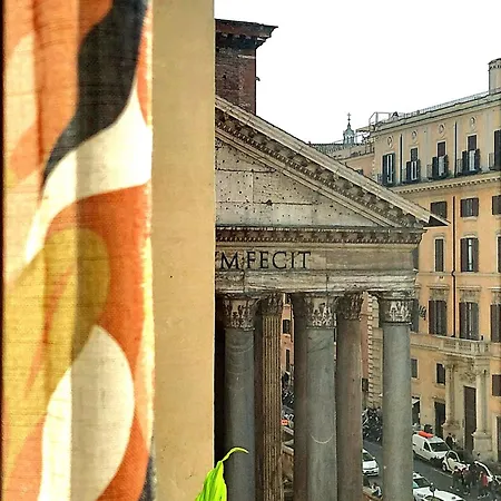 Pantheon In Finestra Apartment