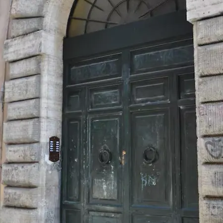 Trastevere Piazza Trilussa Royal Orchid Apartment