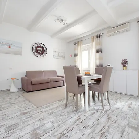 Prime Location Near Vatican City - 1Bed Flat For 4