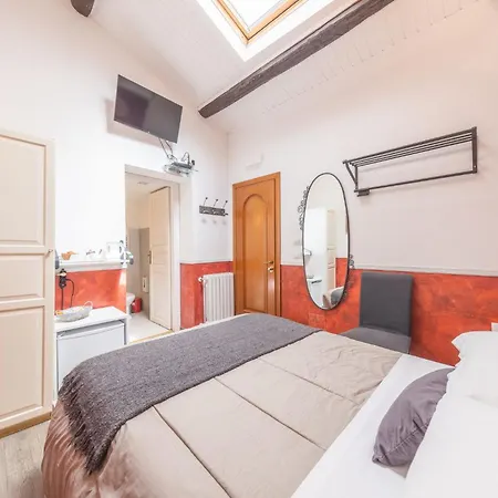 Room In Bb - Small Double Room In History House