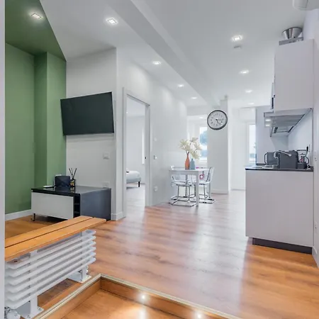 Casa Vacanze Delina- Luxury Apartment Metro A