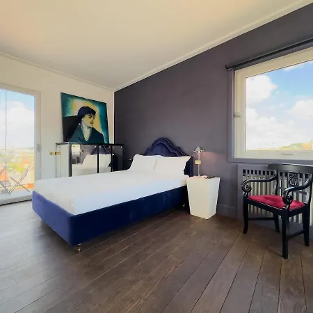 Chasing The Stars Spanish Steps Boutique Suite