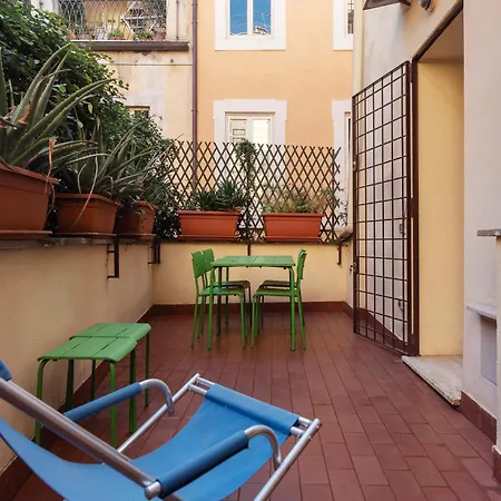 Apartment With Terrace Near Piazza Navona - Fromhometorome