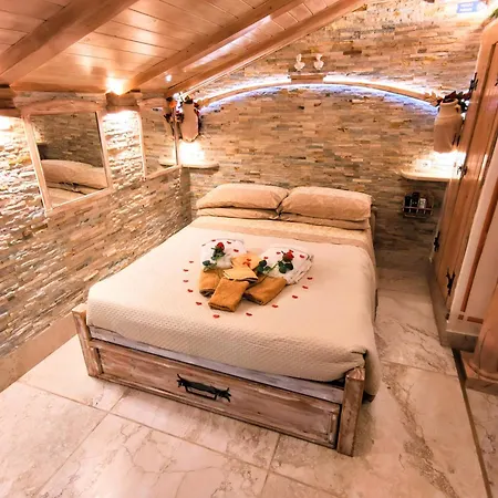 Domus Corneliae - Romantico Attico Roman & Jacuzzi - Metro A Cornelia