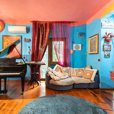Fine Art House Apartment