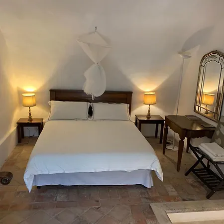 Hotel Castello Farnese, Roma, Sulla Via Francigena