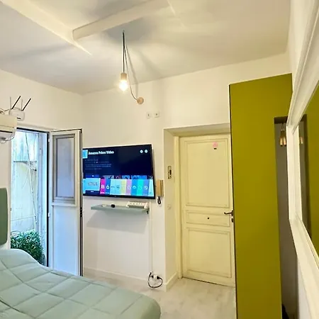 Tiny Elephant Mini Suite In Rome