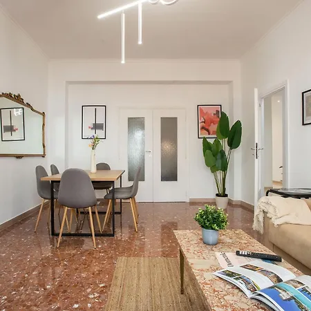 R&R-Tuscolana Spacious Apartment Front Of The Subway