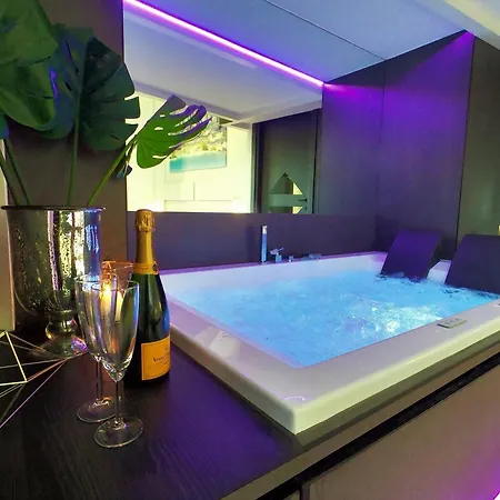 Lux- Spanish Steps 60A Exclusive Suite Apartment